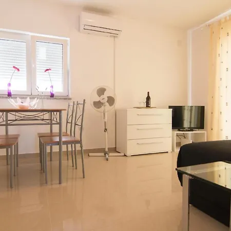 Apartment Fuer 3 Personen Ca 35 Qm In Fazana, Istrien Istrische Riviera Valbandon